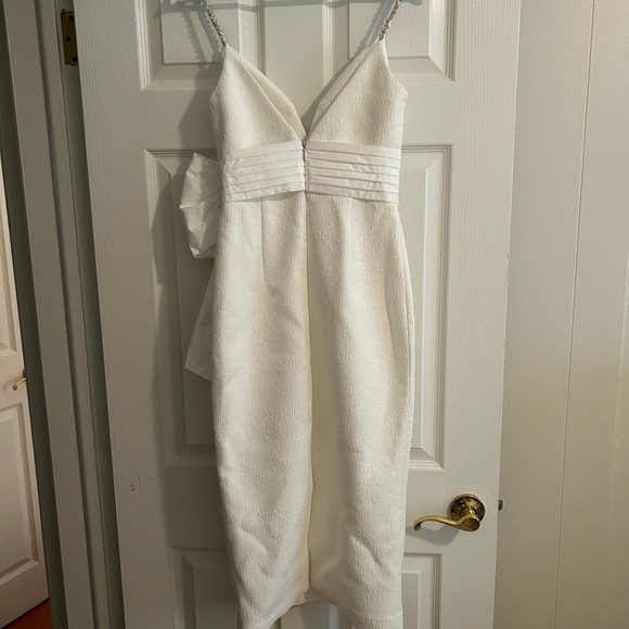 BRAND NEW Rebecca Vallance Genevieve Bow V-Neck Sheath Midi Dress - Picture 3 of 4